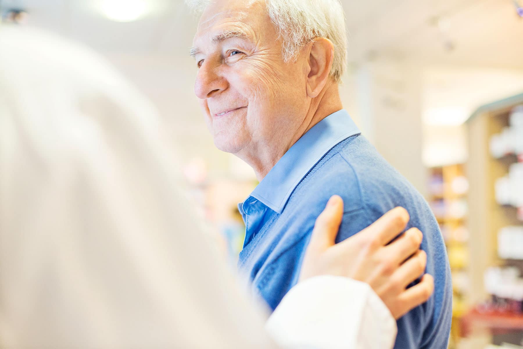 Smiling-senior-man-looking-at-pharmacist